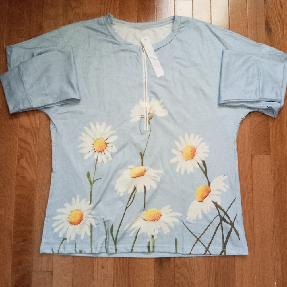 Gaovot light blue half zip top w/ daisy print Size L